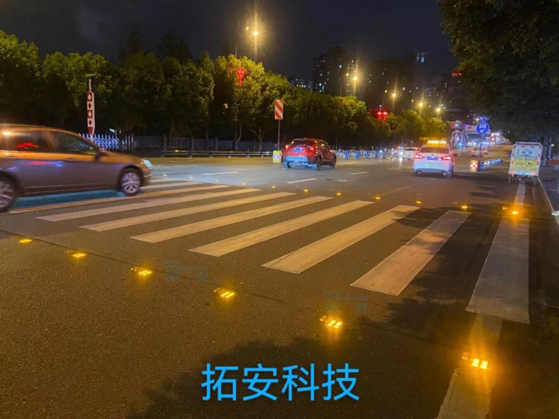 内江市公安局交警支队诱导灯示范路